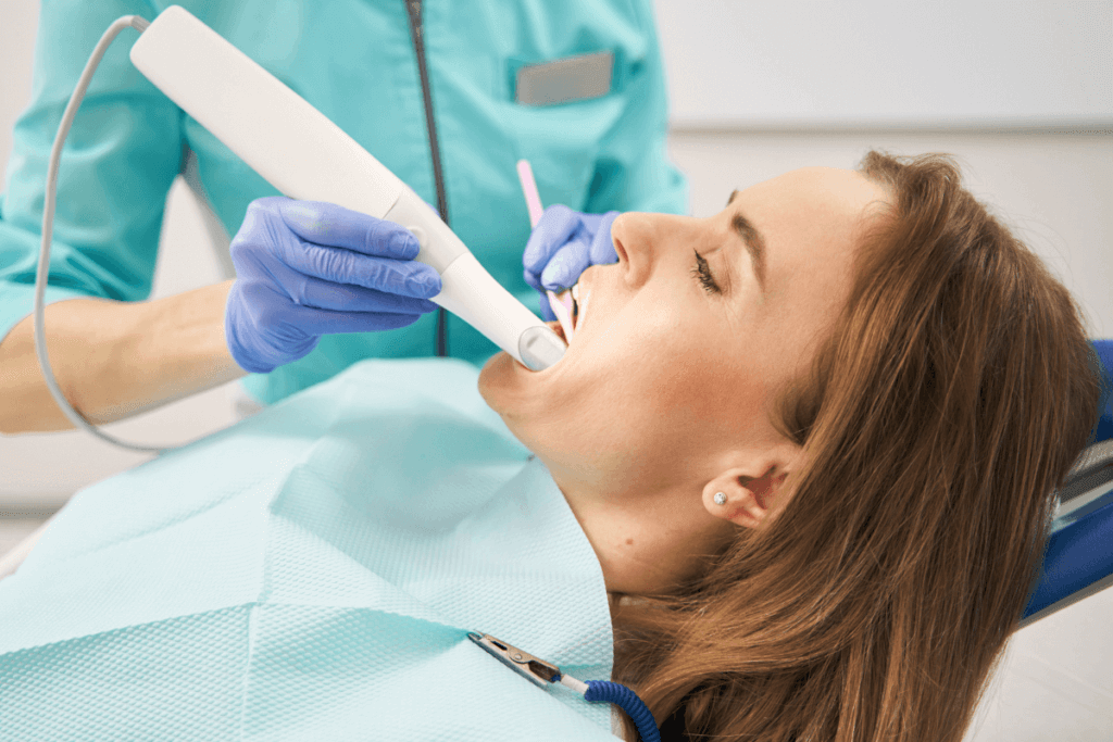 Scanner 3D intraoral: entenda o passo a passo de como usar