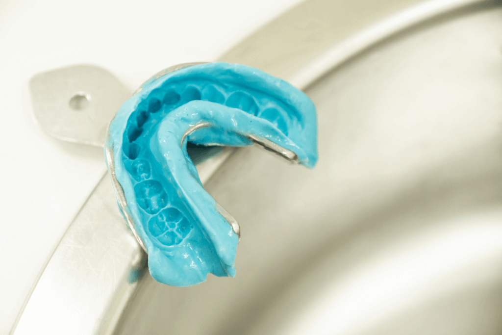 Descubra o passo a passo para fazer um molde para prótese dentária
